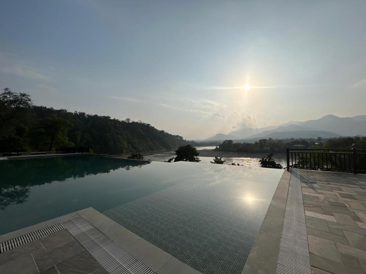 Regenta Resort & Spa By Riverside, Chitwan Zewnętrze zdjęcie