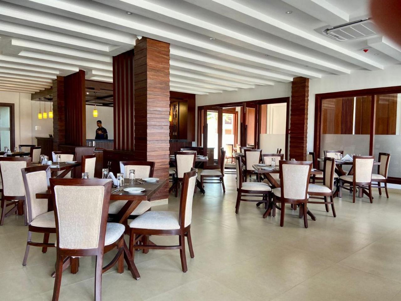 Regenta Resort & Spa By Riverside, Chitwan Zewnętrze zdjęcie