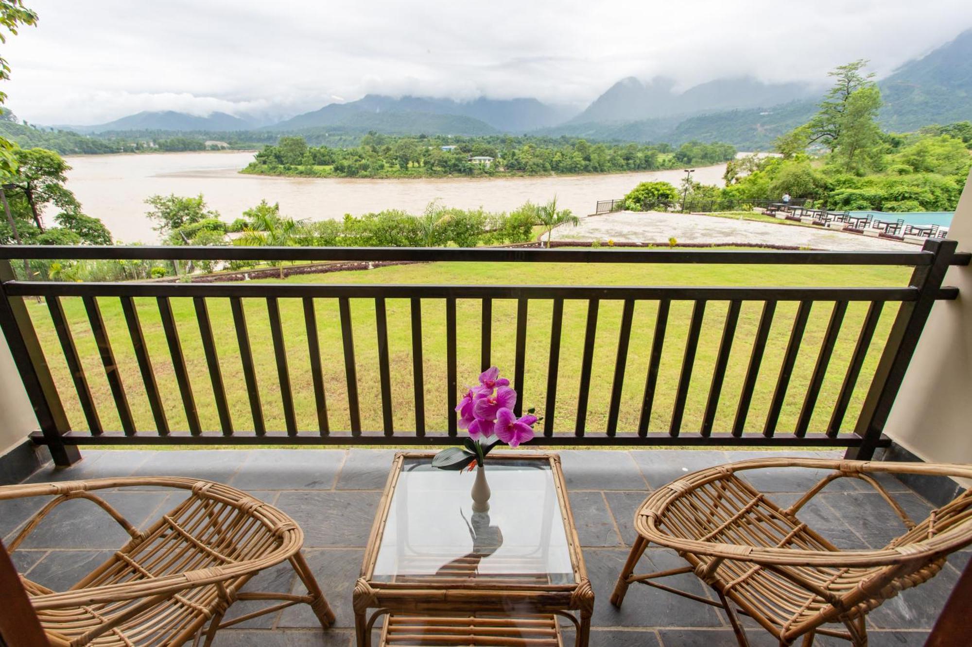 Regenta Resort & Spa By Riverside, Chitwan Zewnętrze zdjęcie