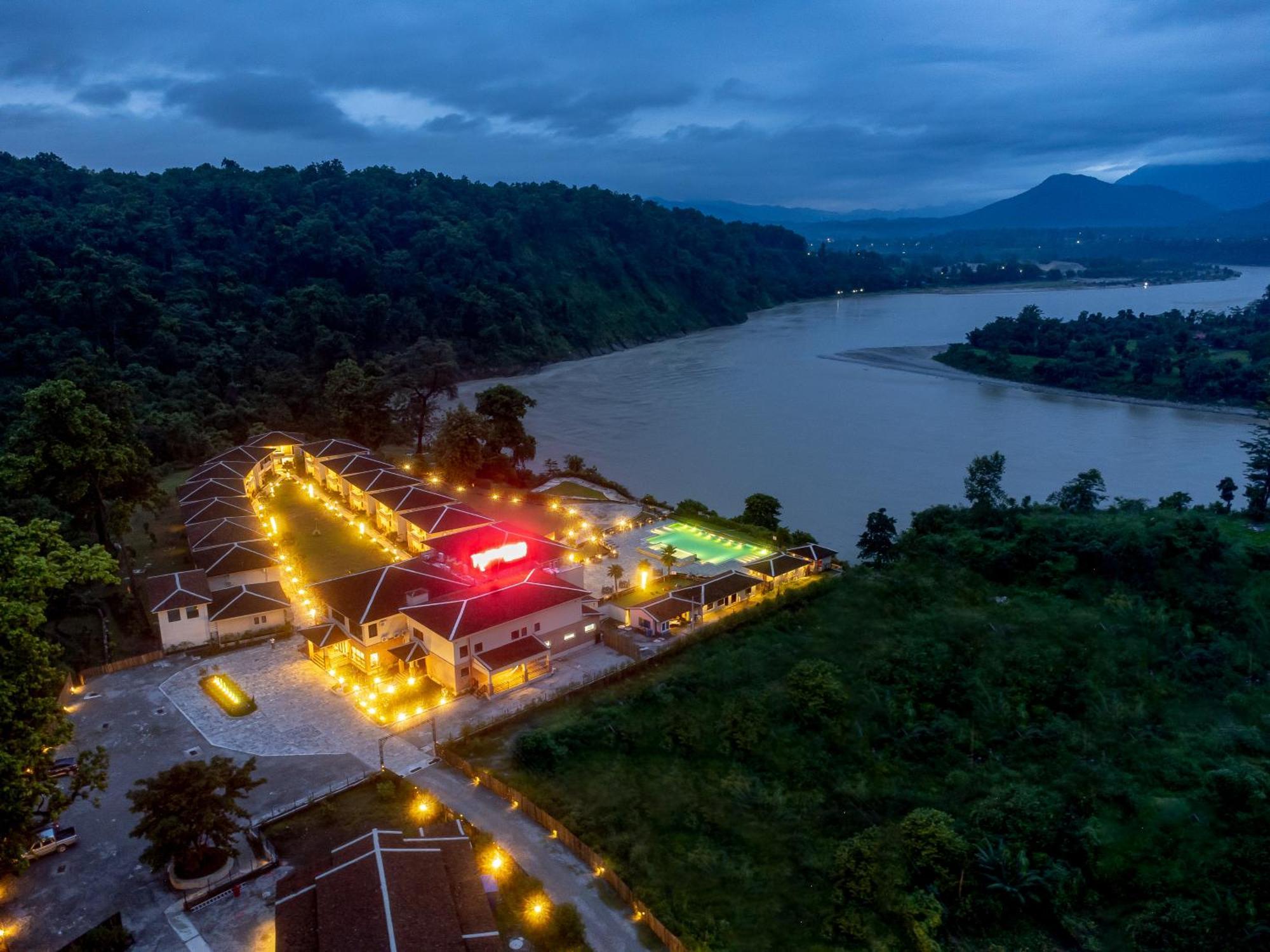 Regenta Resort & Spa By Riverside, Chitwan Zewnętrze zdjęcie