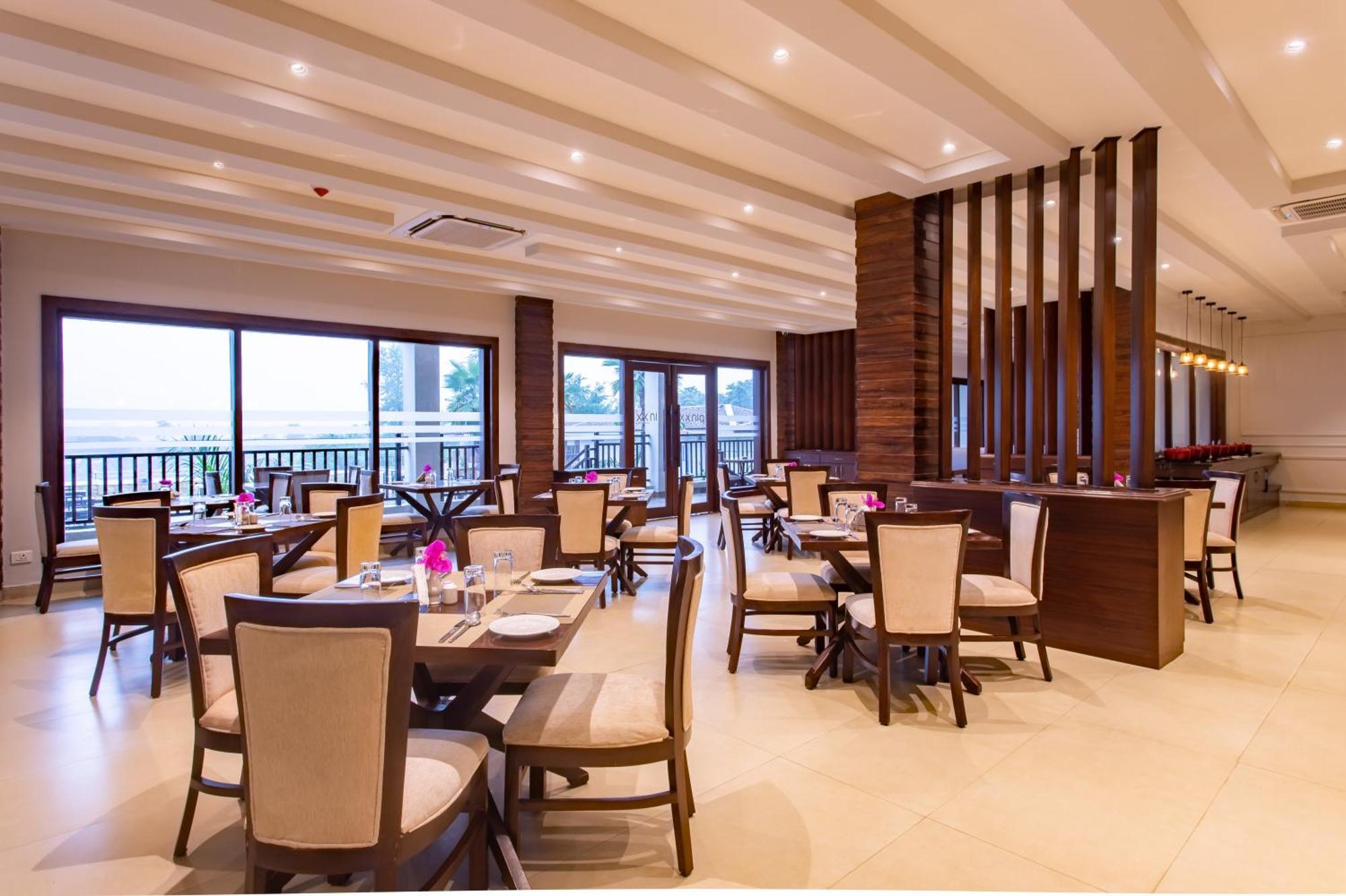 Regenta Resort & Spa By Riverside, Chitwan Zewnętrze zdjęcie
